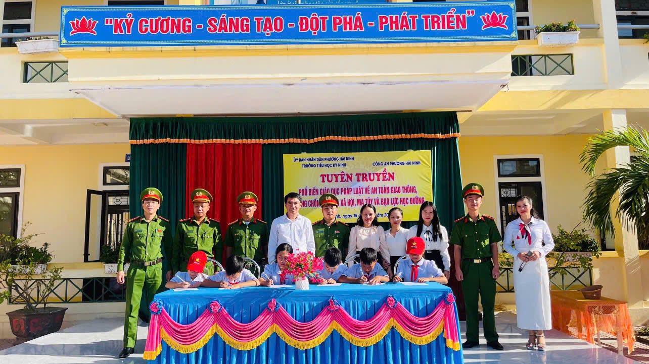 TRƯỜNG TIỂU HỌC KỲ NINH PHỐI HỢP CÔNG AN PHƯỜNG HẢI NINH TỔ CHỨC TUYÊN TRUYỀN GIÁO DỤC PHÁP LUẬT VỀ ATGT – PHÒNG, CHỐNG TỆ NẠN XÃ HỘI, MA TÚY VÀ BẠO LỰC HỌC ĐƯỜNG