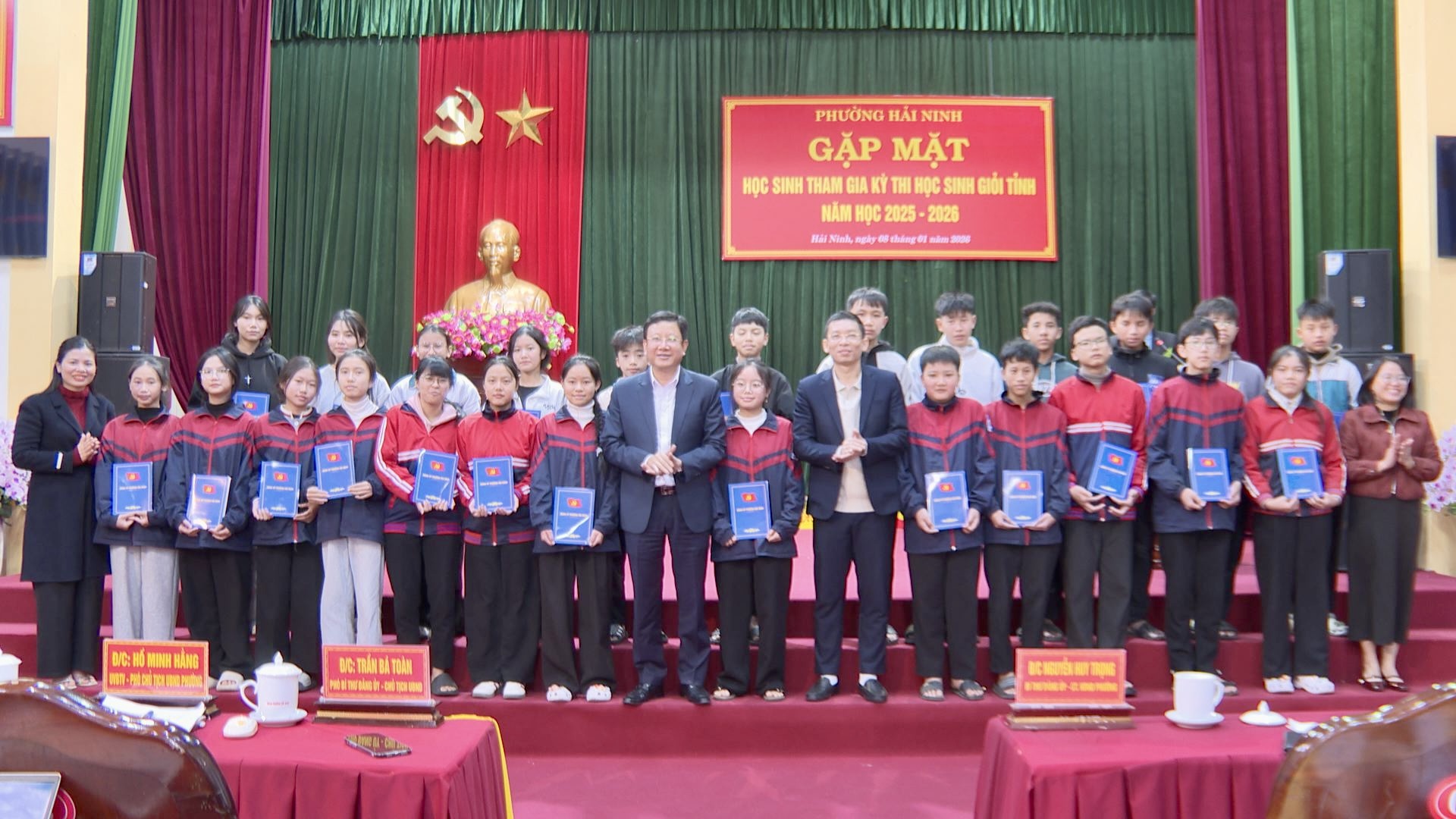 Phường Hải Ninh gặp mặt giáo viên bồi dưỡng và học sinh tham gia kỳ thi học sinh giỏi tỉnh năm học 2025-2026