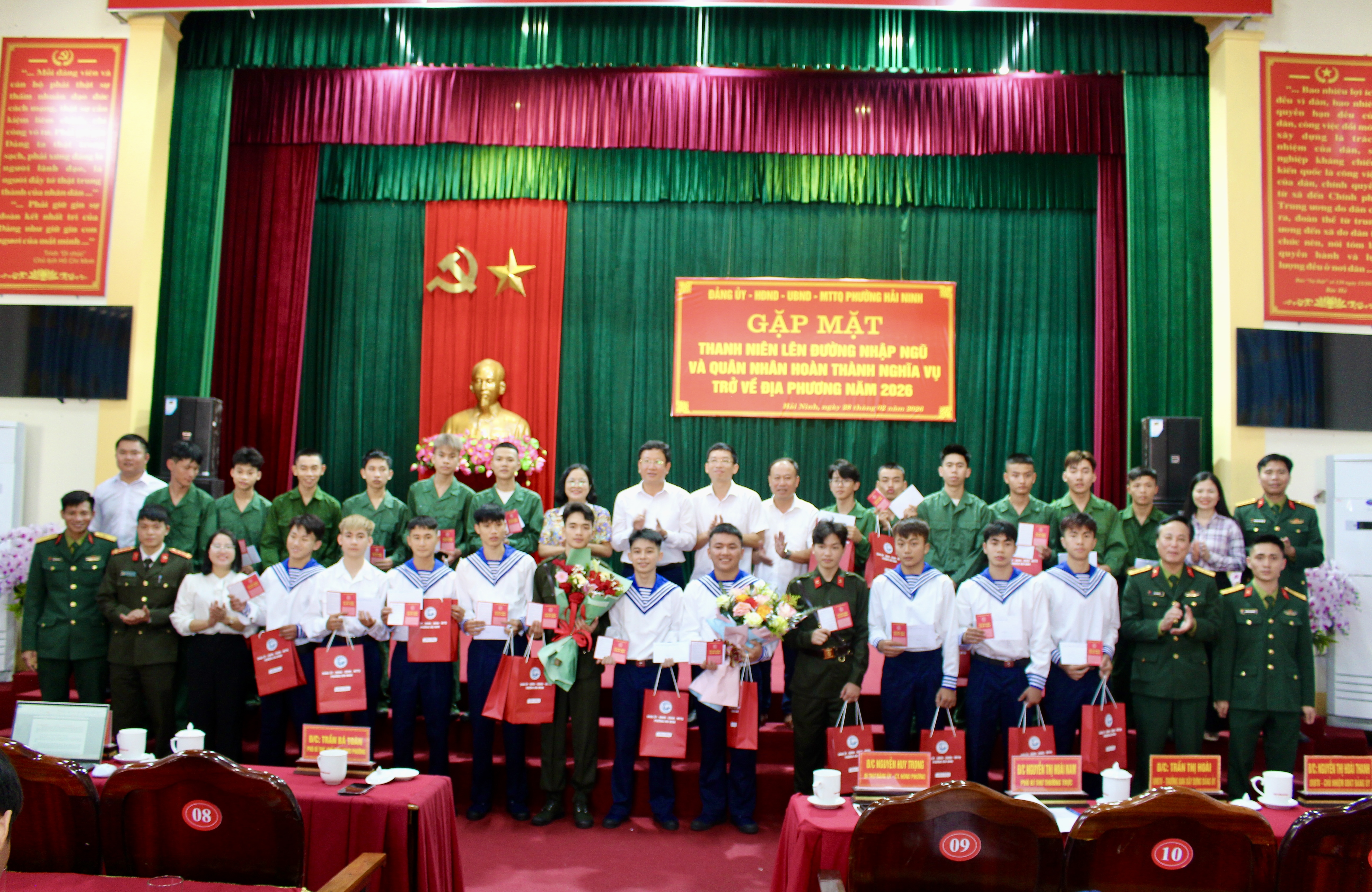 Phường Hải Ninh gặp mặt, động viên thanh niên lên đường nhập ngũ và quân nhân hoàn thành nghĩa vụ trở về địa phương năm 2026