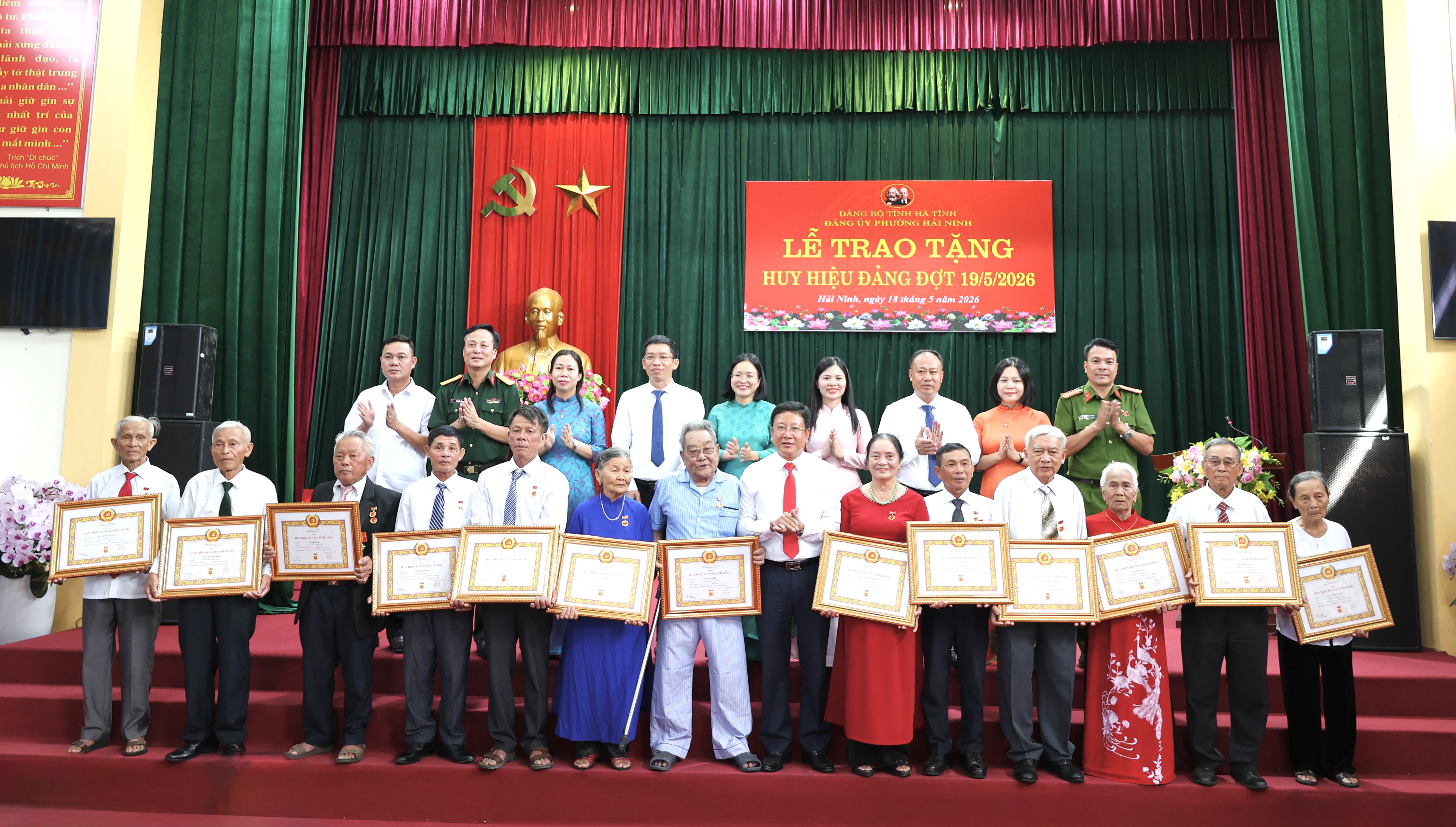 Đảng ủy phường Hải Ninh tổ chức Lễ trao tặng Huy hiệu Đảng đợt 19/5/2026