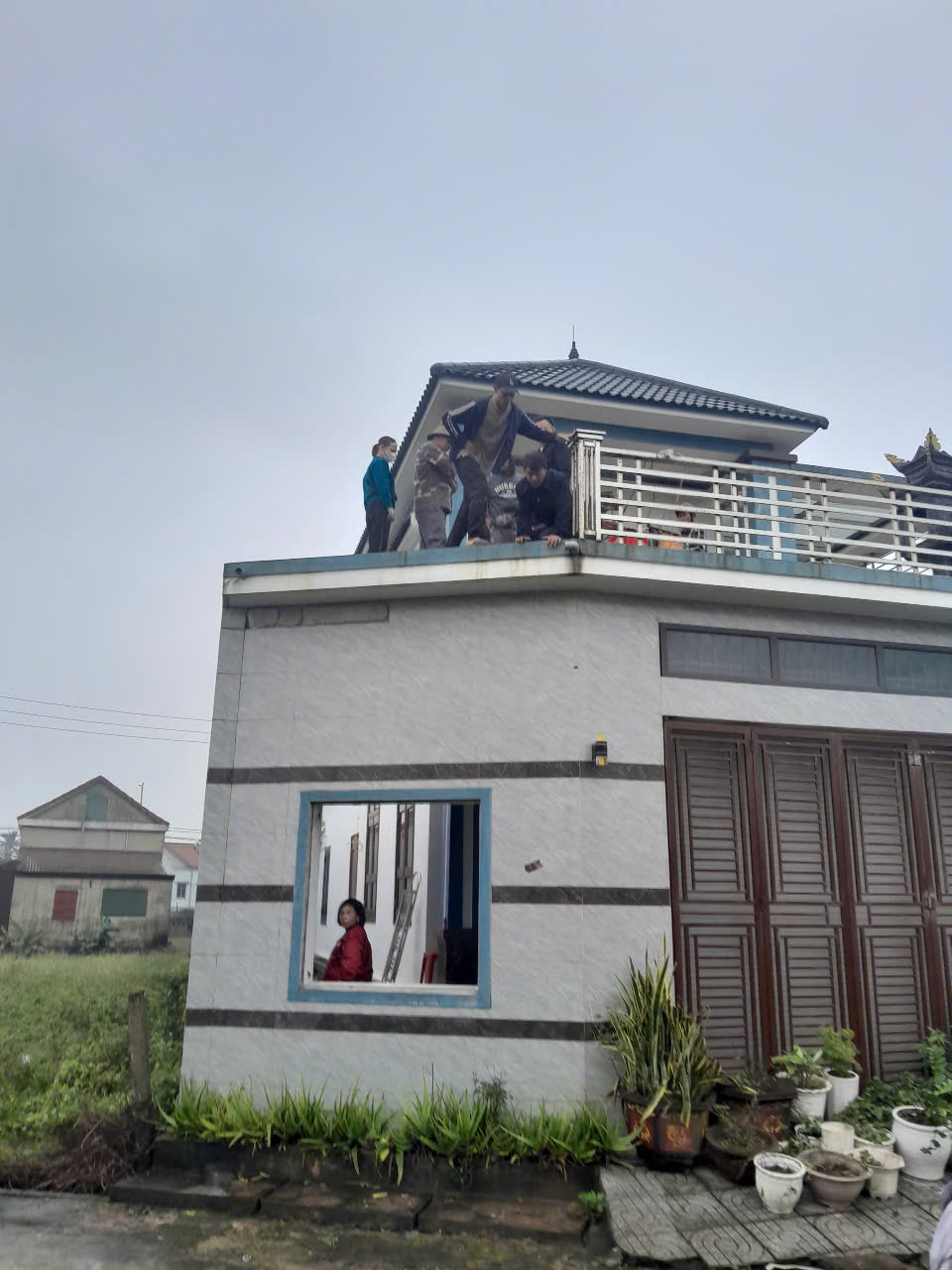 Viện kiểm sát nhân dân Khu vực 2 – Hà Tĩnh tham gia đo đạc thực địa, kiểm sát việc thi hành bản án dân sự “Tranh chấp quyền sử dụng đất”