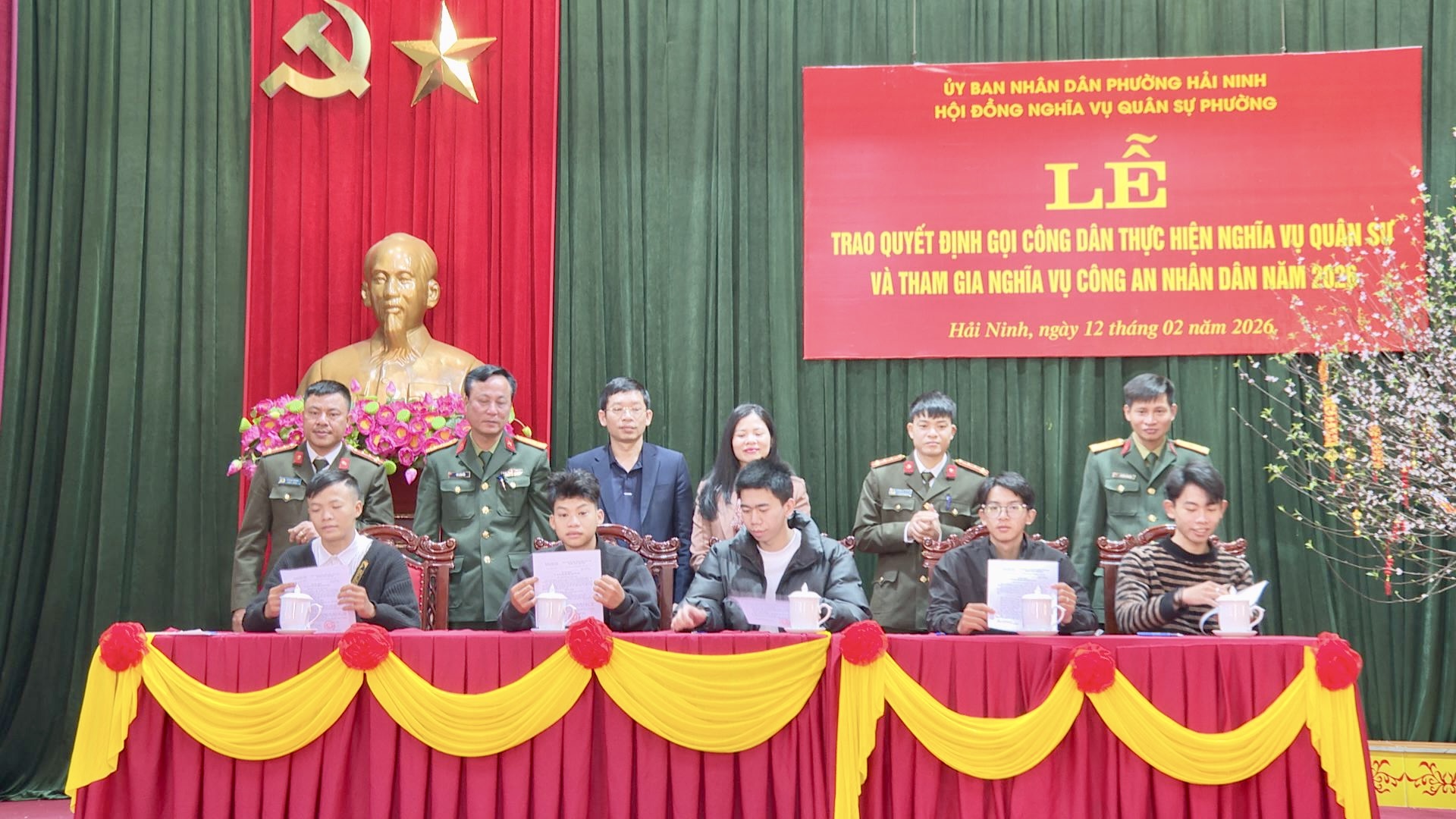 Phường Hải Ninh tổ chức Hội nghị giao Quyết định gọi công dân nhập ngũ vào Quân đội và công an nhân dân năm 2026