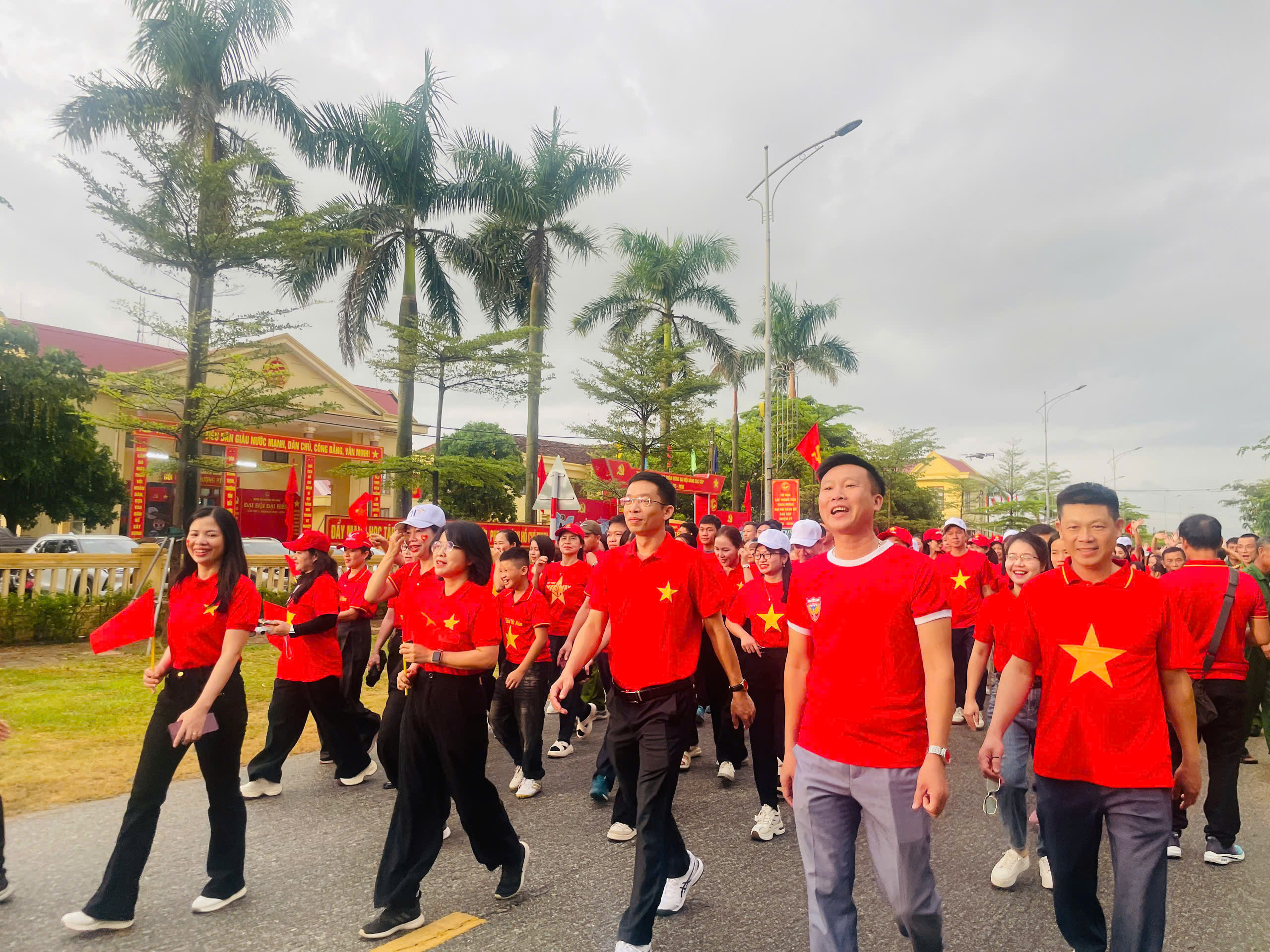Phường Hải Ninh sôi nổi tổ chức chương trình “Cùng Việt Nam tiến bước”