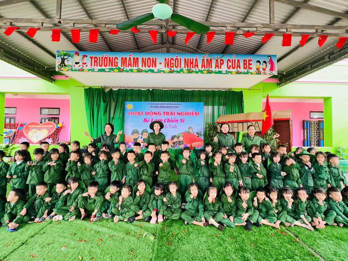 Các trường học phường Hải Ninh tổ chức chuỗi hoạt động “Uống nước nhớ nguồn” hướng tới kỷ niệm 81 năm Ngày thành lập Quân đội nhân dân Việt Nam