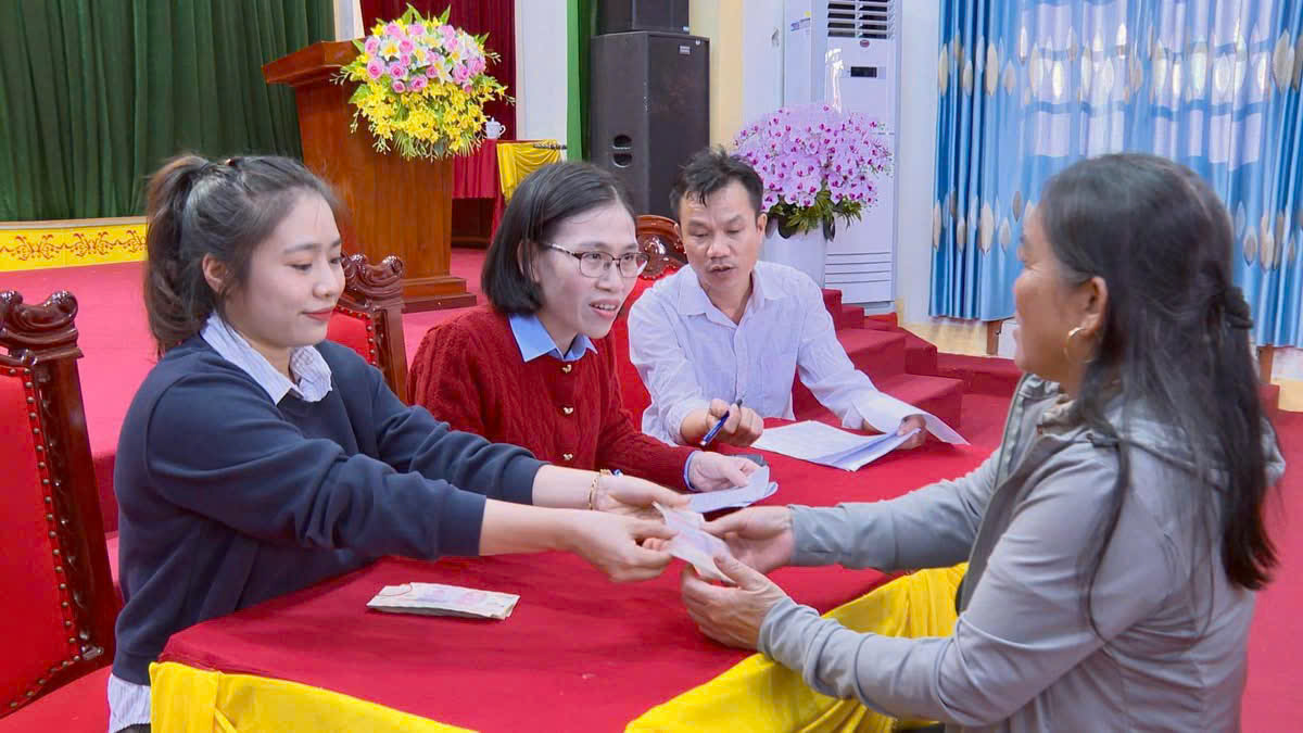 Phường Hải Ninh có 1435 người được tặng quà dịp Đại hội Đảng và tết Nguyên đán