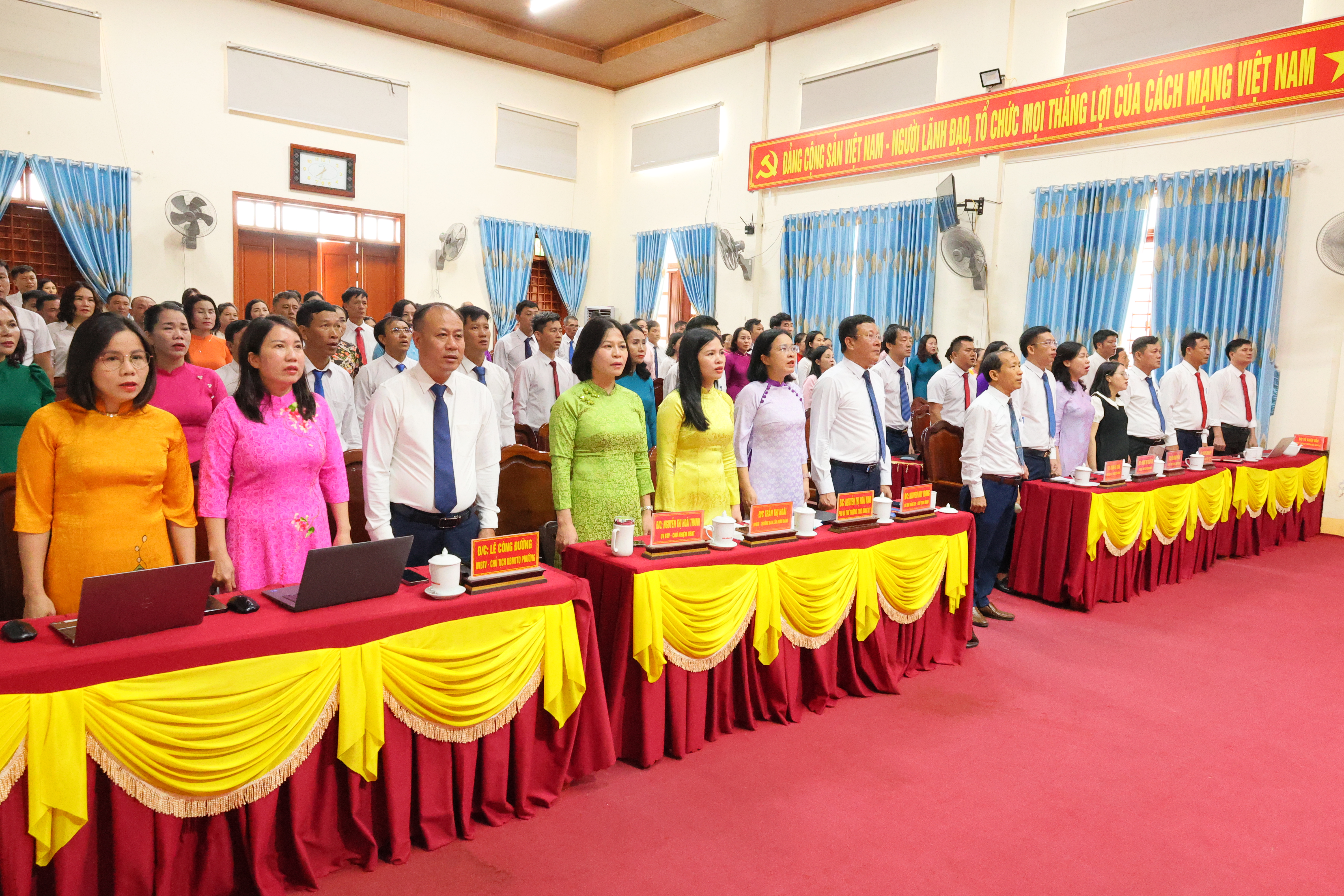 Phường Hải Ninh Lễ chào cờ tháng 9 và kết nối trực tuyến  toàn quốc nghiên cứu, học tập, quán triệt và triển khai thực hiện một số nghị quyết, chỉ thị của Bộ Chính trị. 