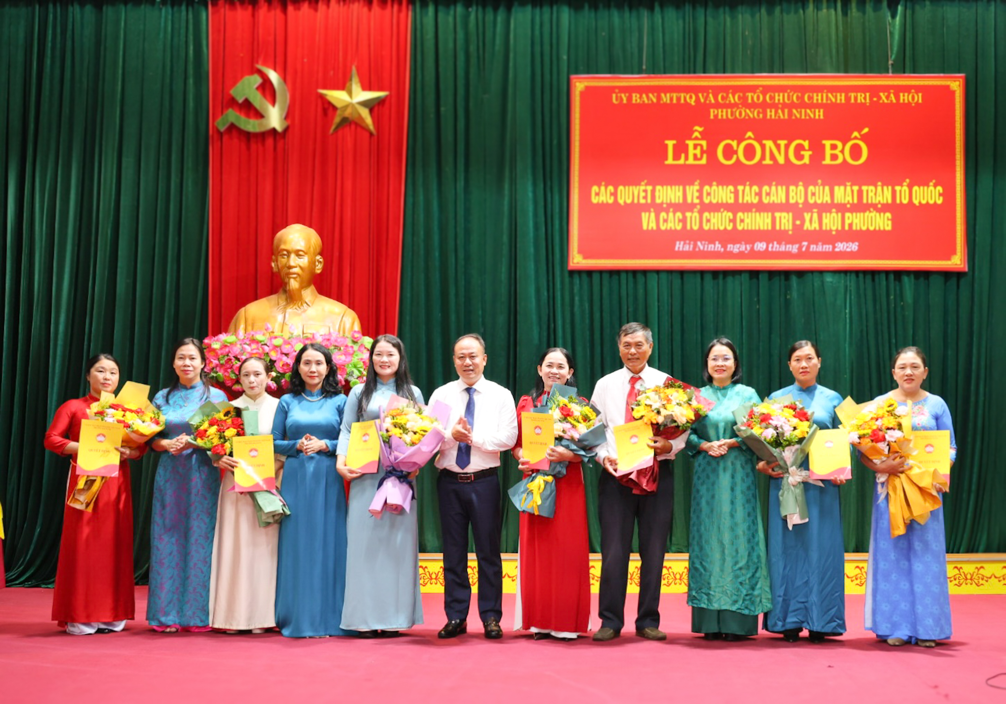  UB MTTQ Việt Nam phường Hải Ninh công bố các Quyết định về công tác cán bộ của Mặt trận Tổ quốc và các tổ chức chính trị - xã hội sau sắp xếp tổ dân phố