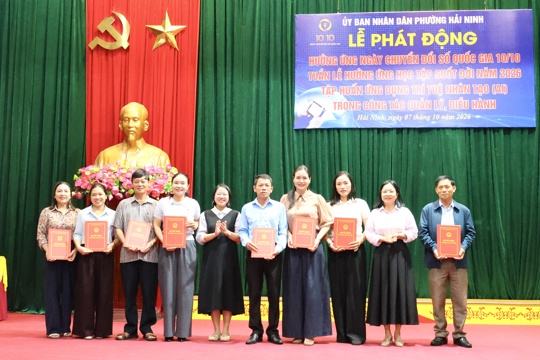 Lễ phát động hưởng ứng ngày chuyển đổi số quốc gia và tuần lễ học tập suốt đời, tập huấn ứng dụng trí tuệ AI. 