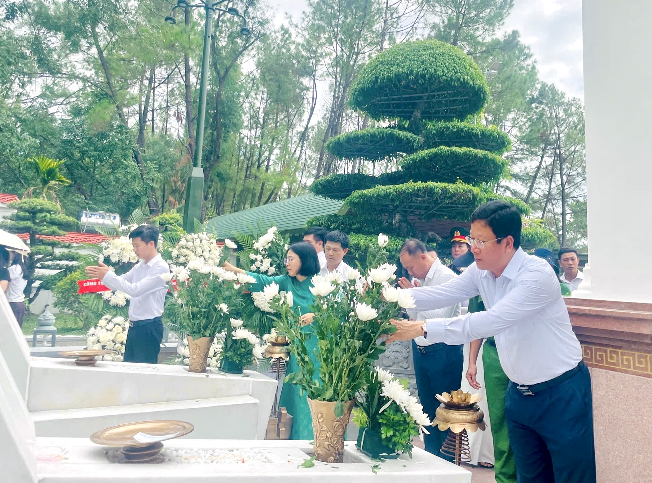 Phường Hải Ninh tổ chức hành trình tri ân tại Nghĩa trang Liệt sỹ quốc gia Nầm và khu di tích lịch sử ngã ba Đồng Lộc