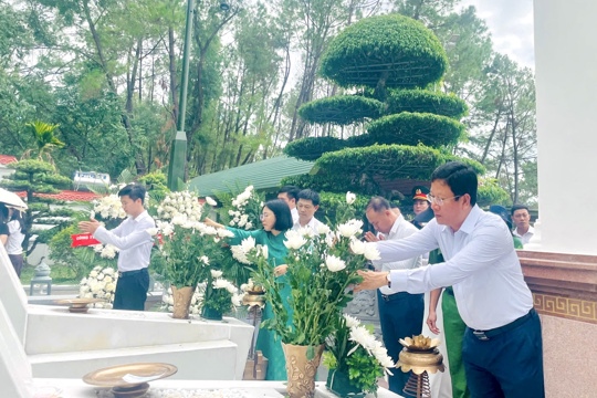 Phường Hải Ninh tổ chức hành trình tri ân tại Nghĩa trang Liệt sỹ quốc gia Nầm và khu di tích lịch sử ngã ba Đồng Lộc 