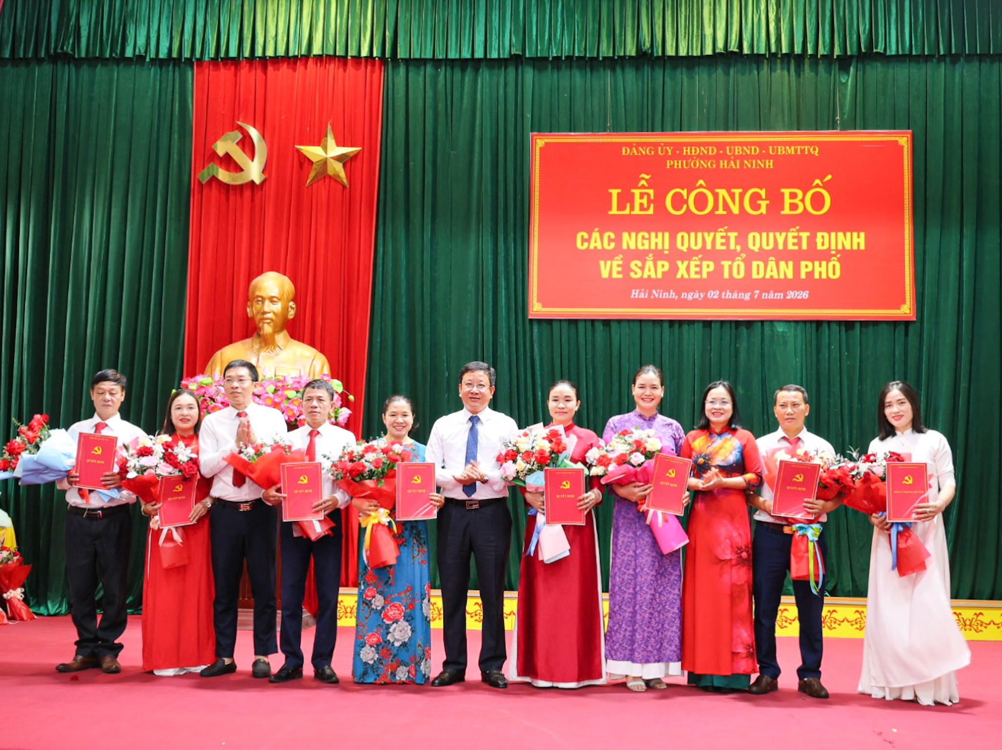 Phường Hải Ninh tổ chức Lễ công bố các Nghị quyết, quyết định về sắp xếp tổ dân phố trên địa bàn.