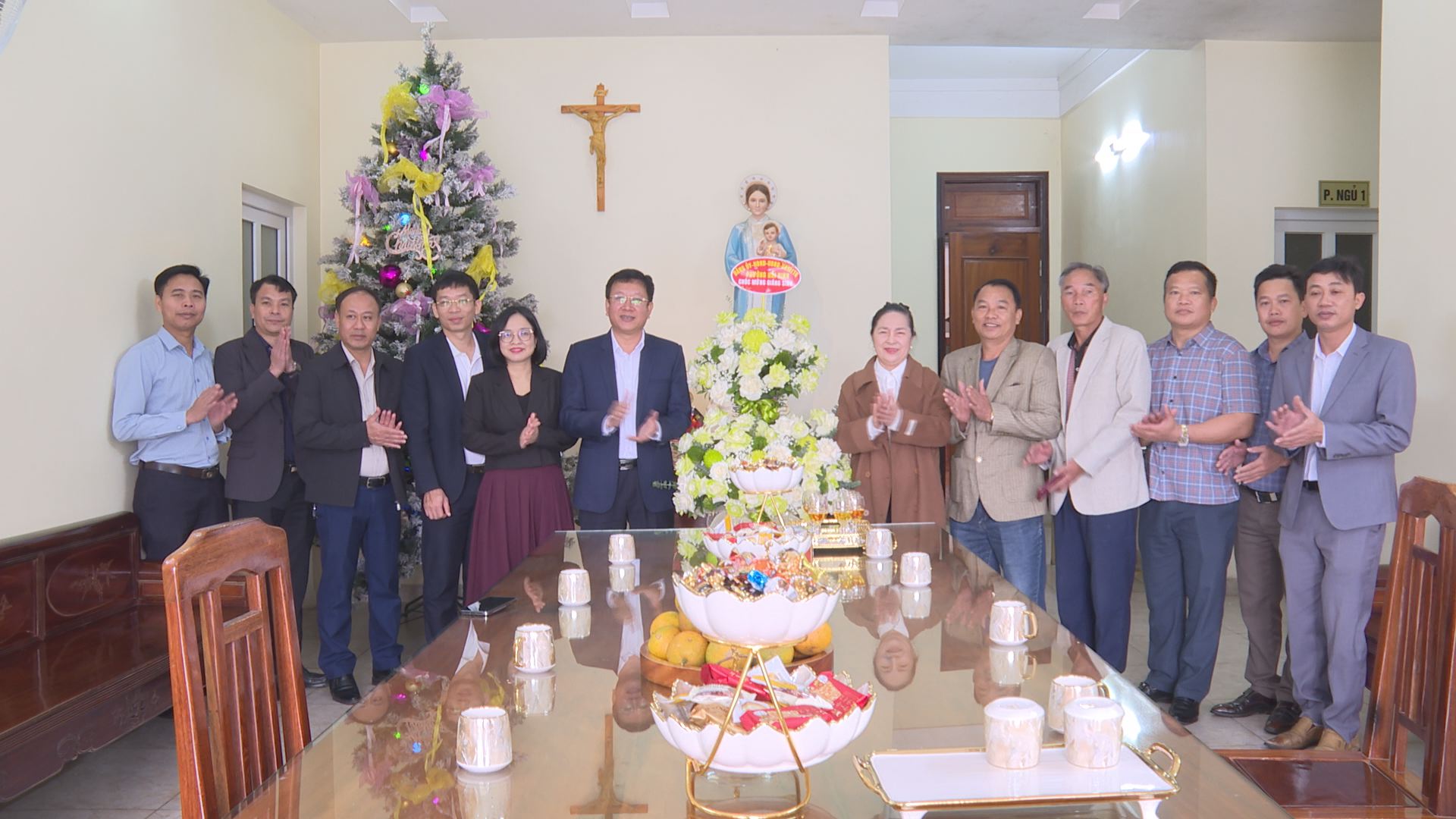 Các đồng chí lãnh đạo phường Hải Ninh chúc mừng Giáng sinh năm 2025 