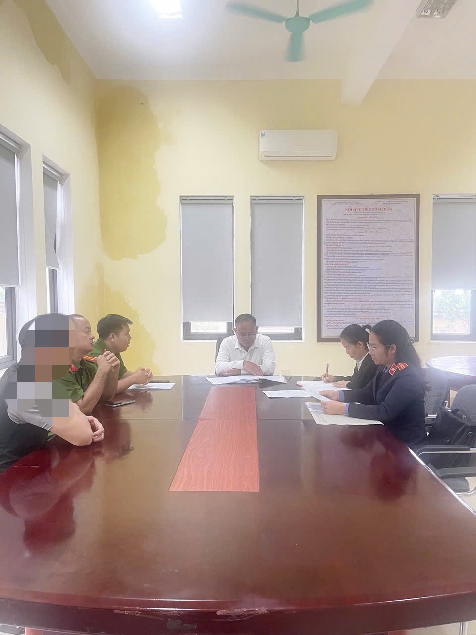 Đối tượng nghiện ma tuý tại phường Hải Ninh, tỉnh Hà Tĩnh bị Toà án mở phiên họp xem xét áp dụng biện pháp xử lý hành chính “đưa vào cơ sở cai nghiện bắt buộc”. 