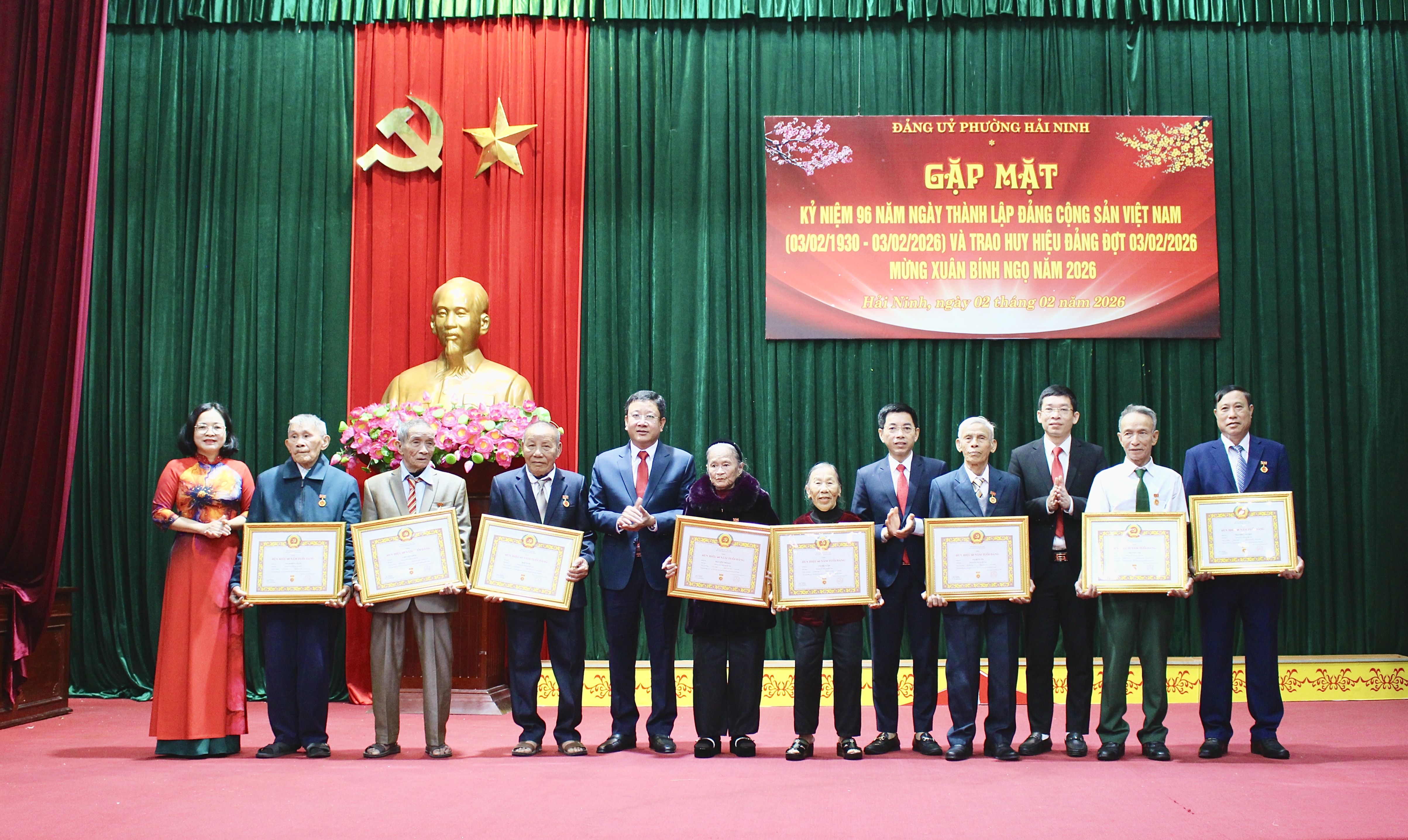 Phường Hải Ninh tổ chức Lễ chào cờ tháng 02 năm 2026; Gặp mặt kỷ niệm 96 năm ngày thành lập Đảng Cộng sản Việt Nam; Trao huy hiệu Đảng đợt 03/02/2026. 