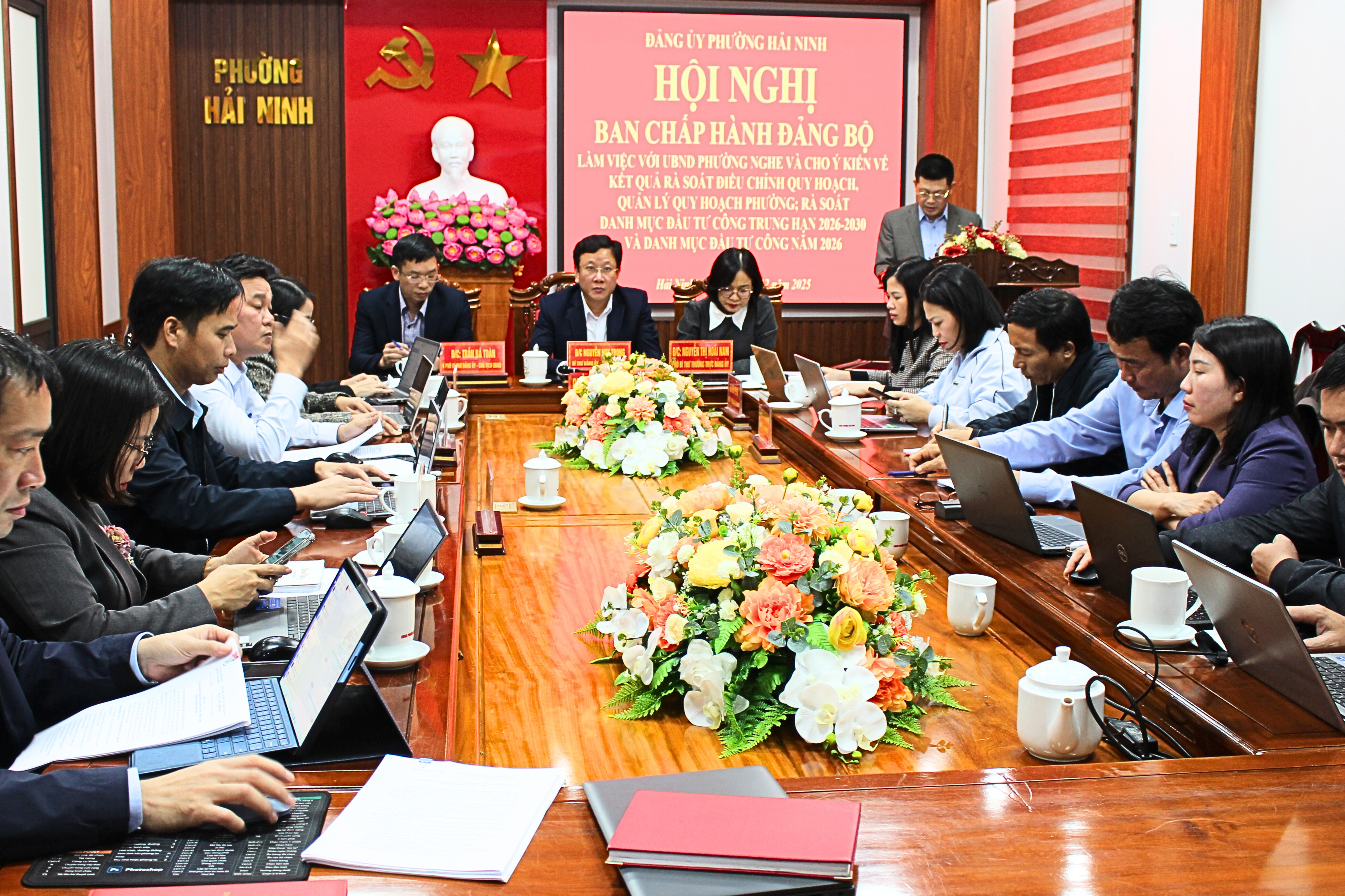 Ban Chấp hành Đảng bộ phường Hải Ninh làm việc với UBND phường về công tác quy hoạch và đầu tư công