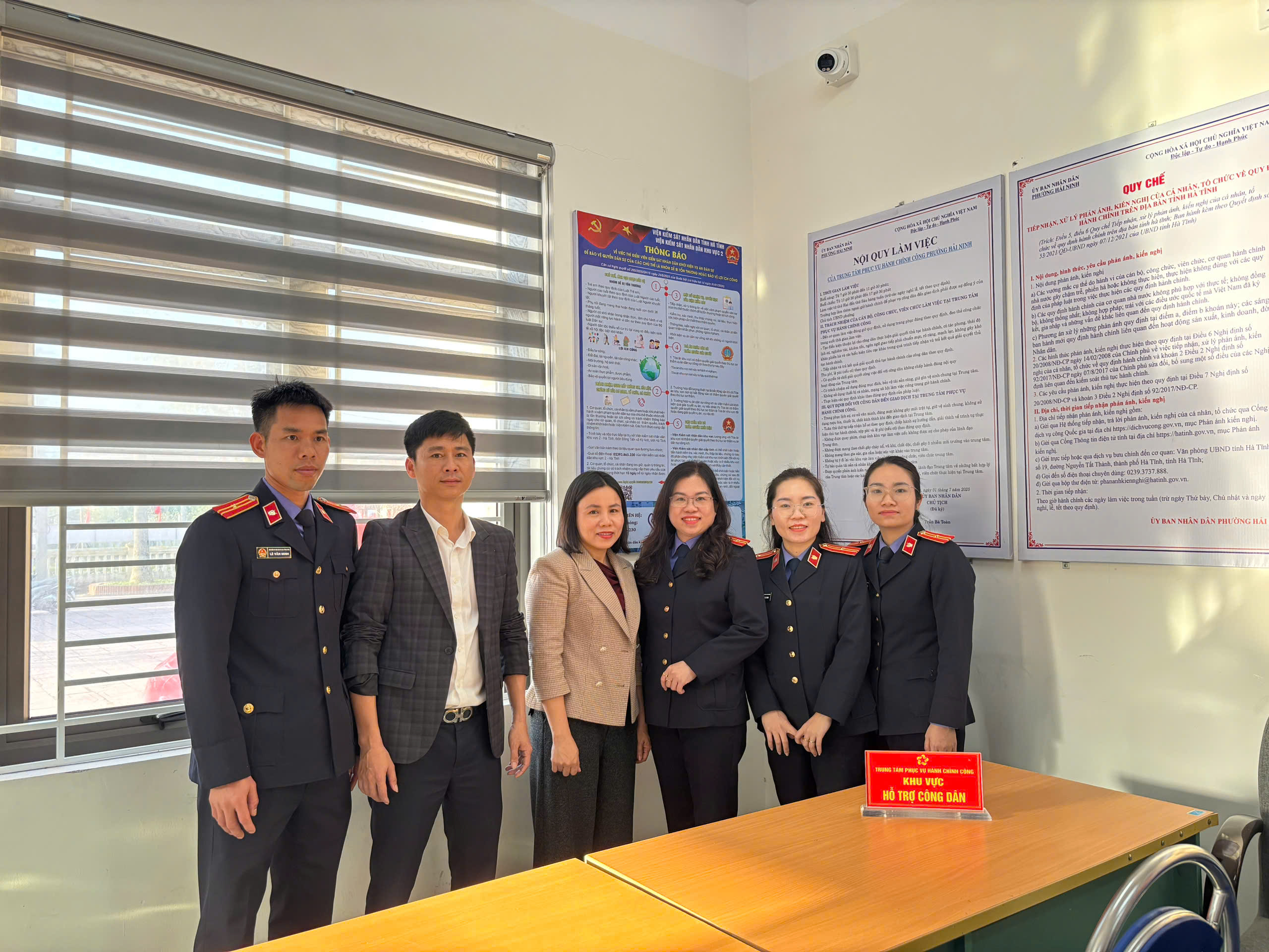  VKSND KHU VỰC 2 – HÀ TĨNH TRIỂN KHAI LẮP ĐẶT BẢNG THÔNG TIN TUYÊN TRUYỀN NGHỊ QUYẾT SỐ 205/2025/QH15 CỦA QUỐC HỘI VỀ KHỞI KIỆN VỤ ÁN DÂN SỰ CÔNG ÍCH TẠI UỶ BAN NHÂN DÂN PHƯỜNG HẢI NINH 